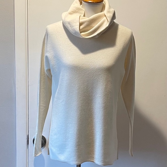 VINCE Turtleneck Beige Sweater‎ - Size S. - Picture 1 of 14